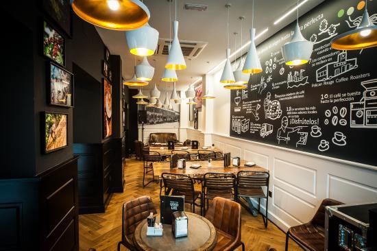 Pelican Rouge Belgian Coffee Shop